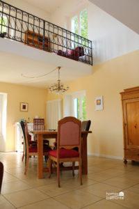 Dining area with mezzanine level