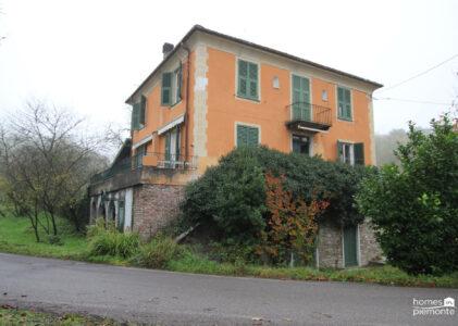 Classic Farmhouse, Incisa Scapaccino, Property Ref:  HIP126